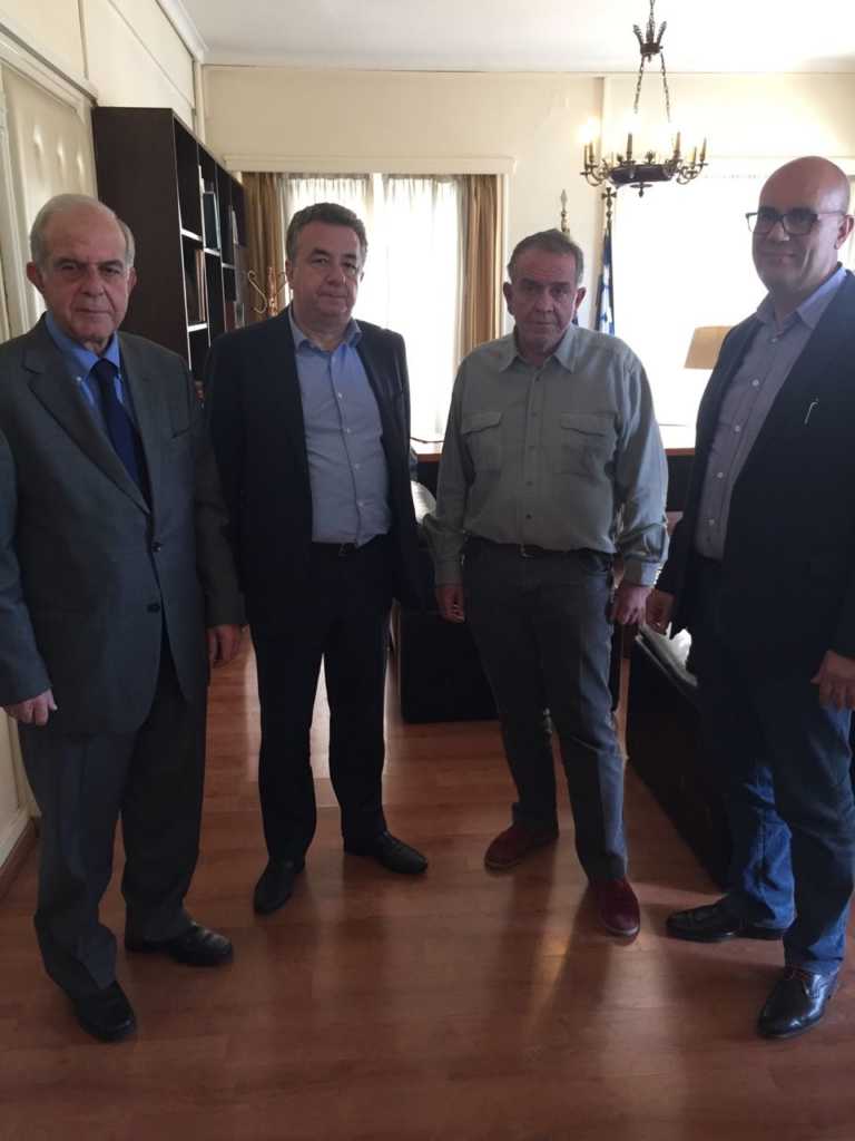 sinantisi-me-mouzala-2