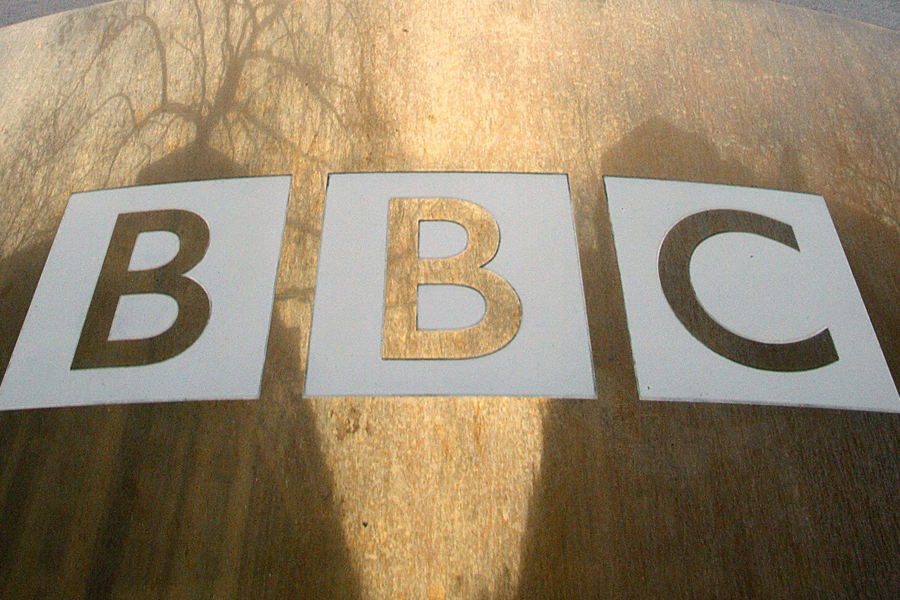 bbc-οι-άντρες-θα-δουν-τους-μισθούς-τους-να-398676