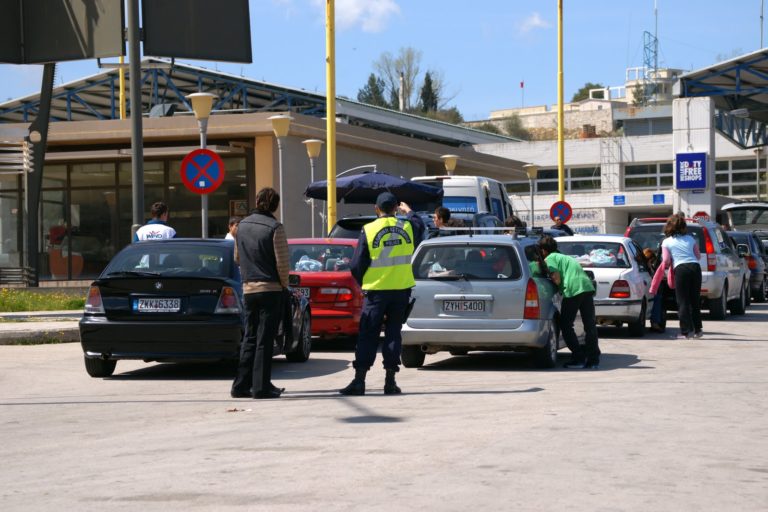 κακαβιά-ακινητοποιήθηκε-βαν-με-ρουμά-396782