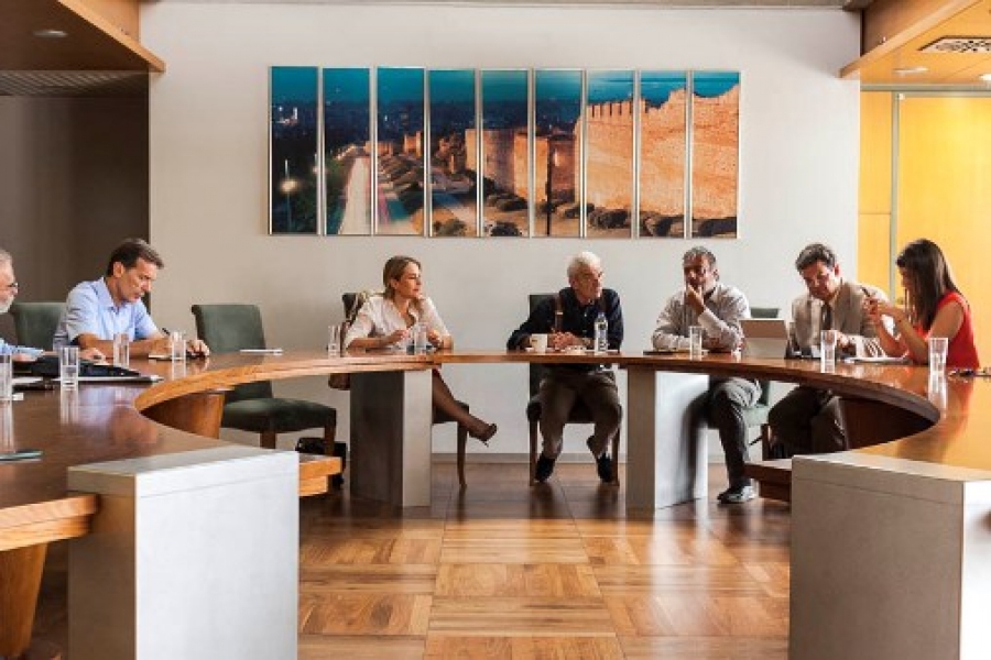 βερναρδάκης-σε-μπουτάρη-έχεις-καλύτε-62856