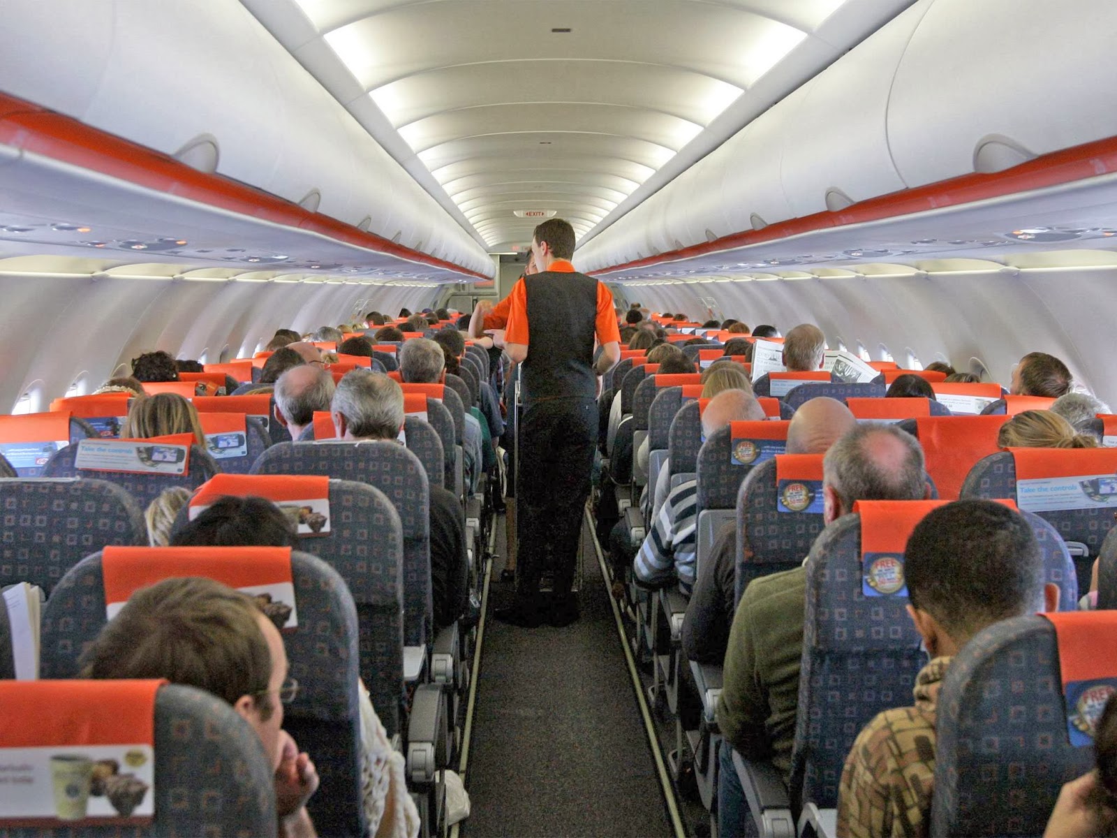 αεροσυνοδός-έπεσε-από-αεροπλάνο-26162