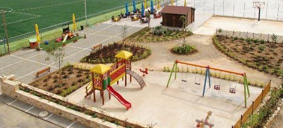 η-αρχή-ψινάκη-πετάει-τα-παιδιά-έξω-από-182866