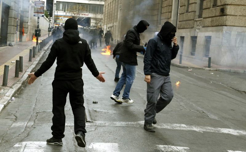 επεισόδια-από-κουκουλοφόρους-στο-κέν-126810