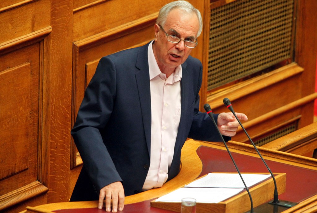 έριξαν-γάλα-έξω-από-το-ξενοδοχείο-του-υ-188144