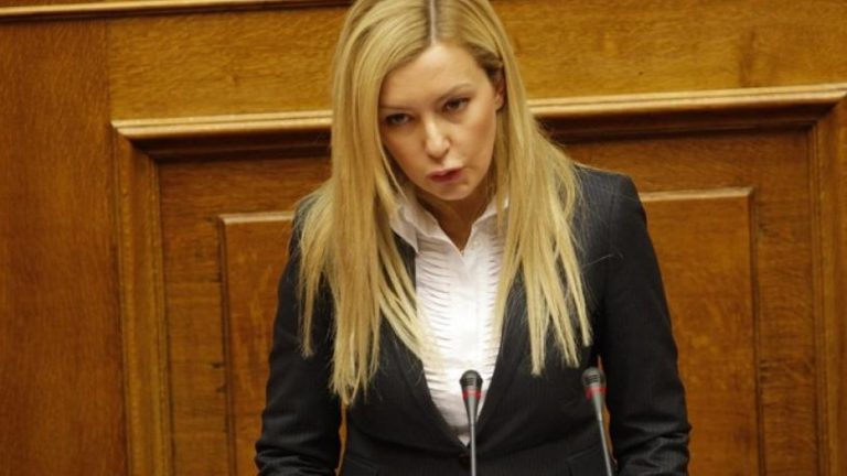 θετική-στον-κορωνοϊό-η-φωτεινή-αραμπα-32416