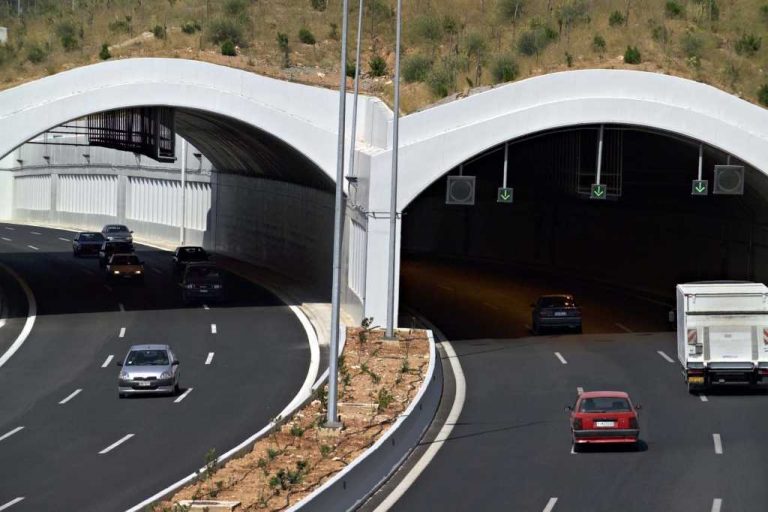 αττική-οδός-στις-φλόγες-βανάκι-στην-έξ-93344