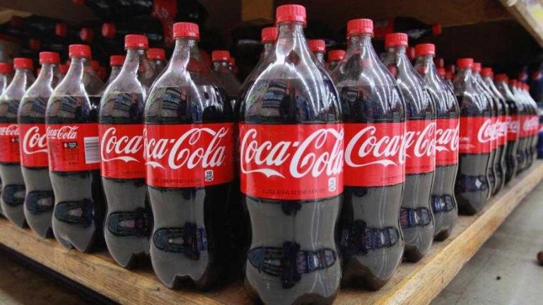 h-coca-cola-στρέφει-την-προσοχή-της-στην-αγορά-τ-236842