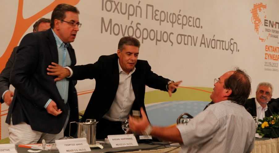 βρισιές-παραλίγο-ξύλο-στο-συνέδριο-τ-246792