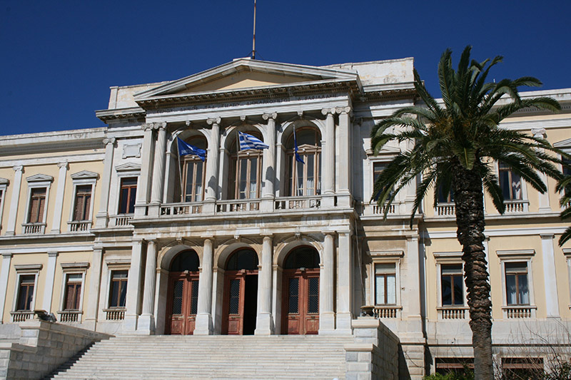 δήμος-των-κυκλάδων-προχωρά-στο-κλείσι-106208
