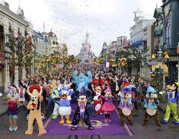 η-disneyland-ψαχνει-45-νέους-και-νέες-από-την-ελλά-126848
