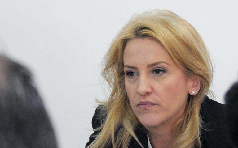 η-ρένα-δούρου-απαντάει-στον-άδωνι-για-τ-174784