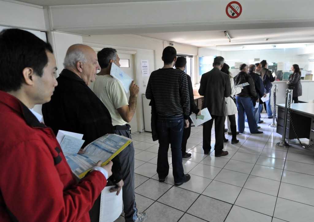 εφόδους-στα-σπίτια-από-εφοριακούς-παρ-77666