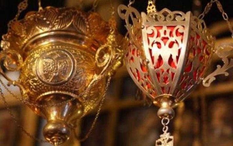 άγνωστοι-με-συνθήματα-διέκοψαν-λειτο-206844
