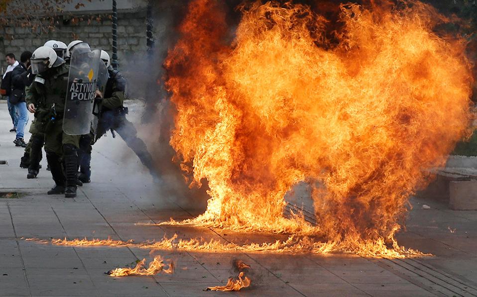 επεισόδια-στο-άδειο-σύνταγμα-μεταξύ-μ-113550