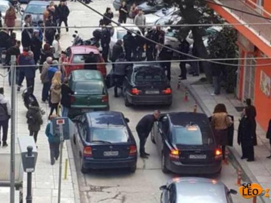 εύοσμος-χειροπέδες-και-μποτιλιάρισ-55016