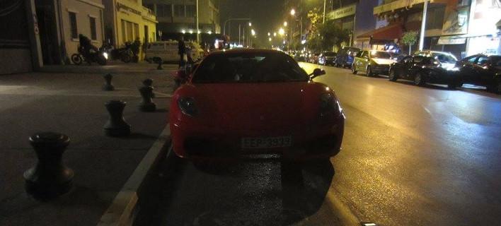 ελληνάρας-πάρκαρε-τη-ferrari-του-πάνω-στον-193654
