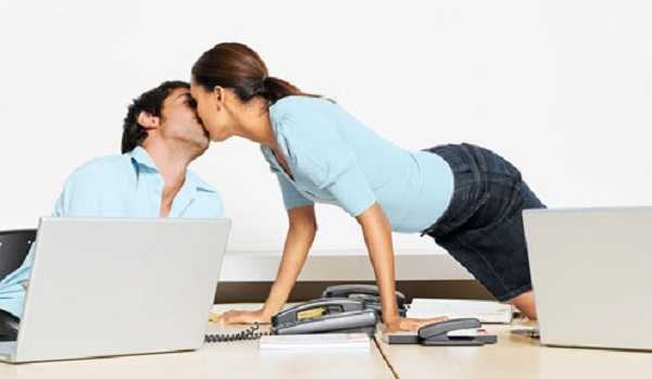 5-ιστορίες-ερωτικών-σχέσεων-στο-γραφεί-59102