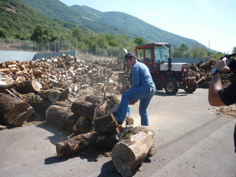 δωρεάν-καυσόξυλα-στους-κατοίκους-ορε-275092