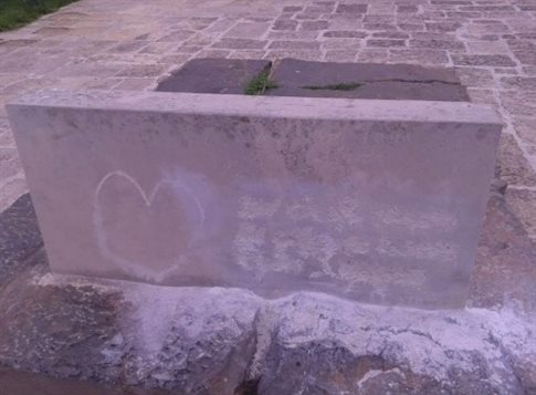 ηράκλειο-βεβήλωσαν-τον-τάφο-του-καζαν-135210