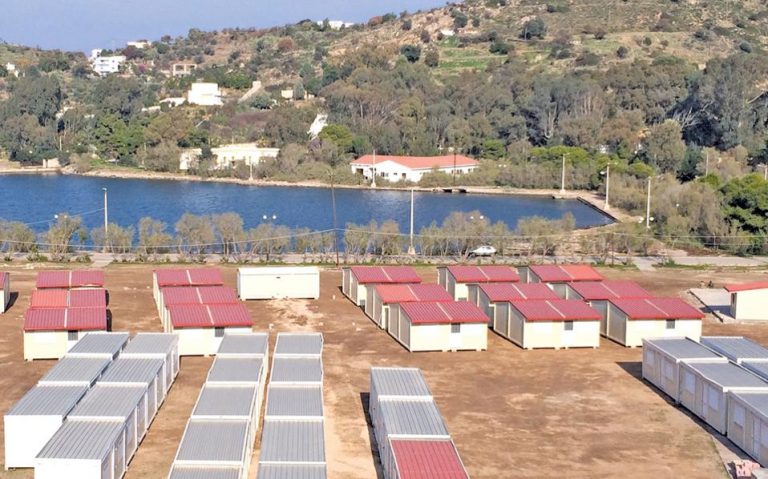 εργαζόμενοι-σε-hot-spots-διεκδικούν-παράταση-48178