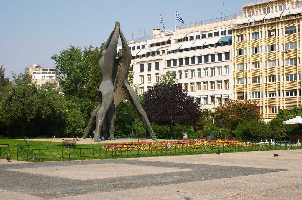 ποε-οτα-από-τη-δευτέρα-η-πλατεία-κλαυθμ-234408