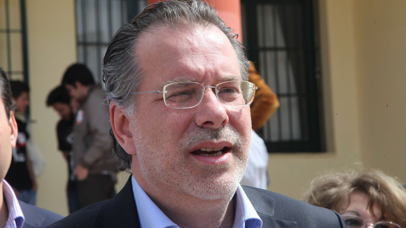 κουμουτσάκος-εγκαταλείφθηκαν-οι-κόκ-195704