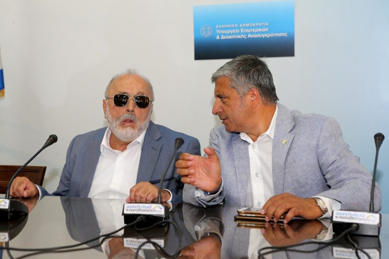 κουρουμπλής-δίνουμε-90-εκατ-για-σχολικ-101762