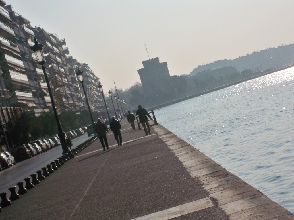 θεσσαλονίκη-άγνωστοι-έσπασαν-τζαμαρ-299493