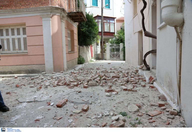 στήνουν-σκηνές-στη-λέσβο-για-τους-σεισ-34554