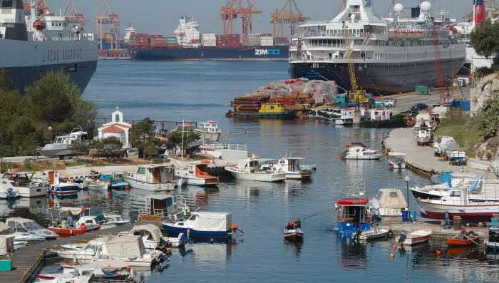 π-ε-πειραιά-δωρεάν-διάθεση-αλιευμάτων-240804