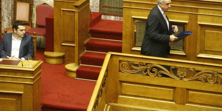 πώς-ο-μεϊμαράκης-έκοψε-τις-γέφυρες-με-τ-144564