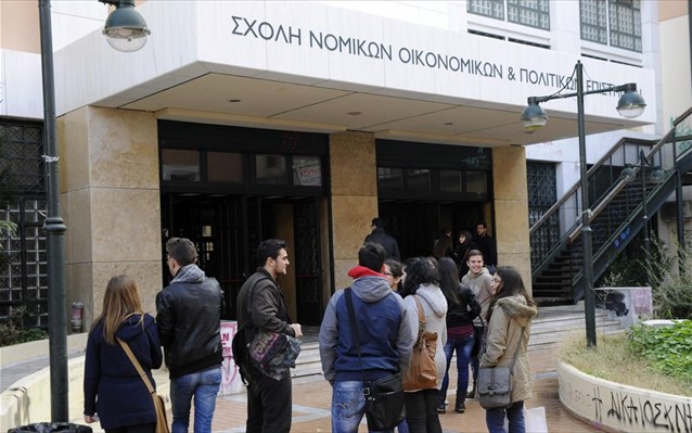 κατάληψη-αντιεξουσιαστών-στη-νομική-82-176916