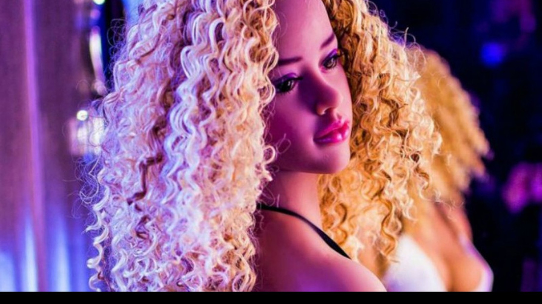 γεγονός-ο-πρώτος-οίκος-ανοχής-με-κούκλ-545