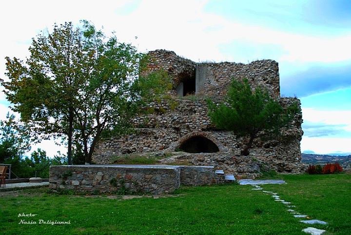 βρέθηκε-αρχαίος-τάφος-με-νομίσματα-στ-183092