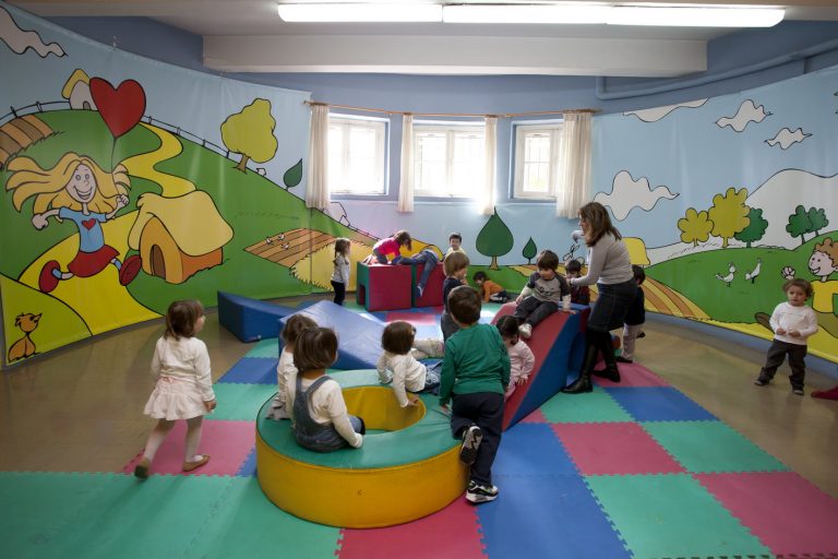σύσκεψη-στο-υπεσ-για-τους-βρεφονηπιακ-324033