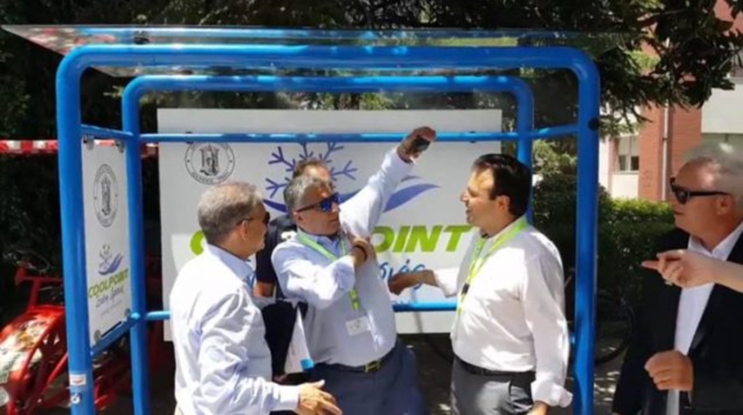 στάση-δροσιάς-το-δημόσιο-ντους-τ-29760