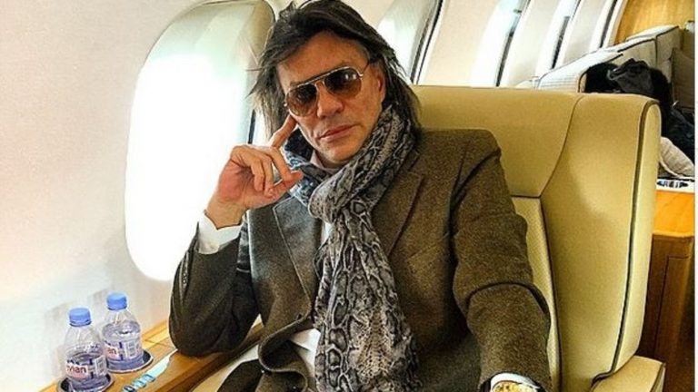 ψινάκης-ξεματιάστηκε-στο-παρίσι-με-business-class-108798
