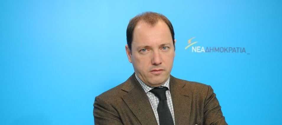 καρφιά-ψυχάρη-κατά-γαλάζιων-λαϊκ-199808