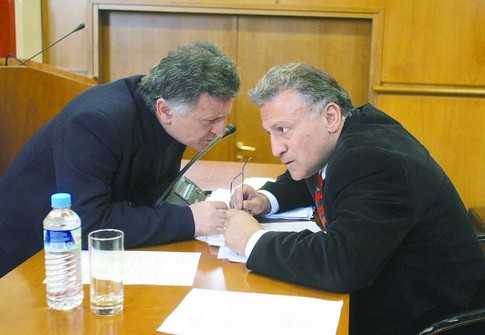 ανταρσια-κατά-ψωμιάδηδων-μας-ζητούν-289043