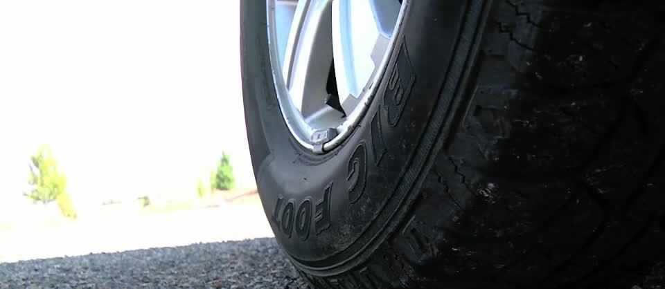 αυτοκίνητο-περνάει-πάνω-από-γιαγιά-κα-233644