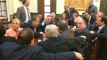 το-μασάζ-σαμαρά-σε-20-βουλευτές-της-νδ-στ-238880