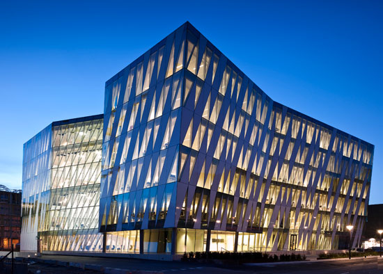 οι-10-ακραίες-προβλέψεις-της-saxo-bank-για-το-2016-133884