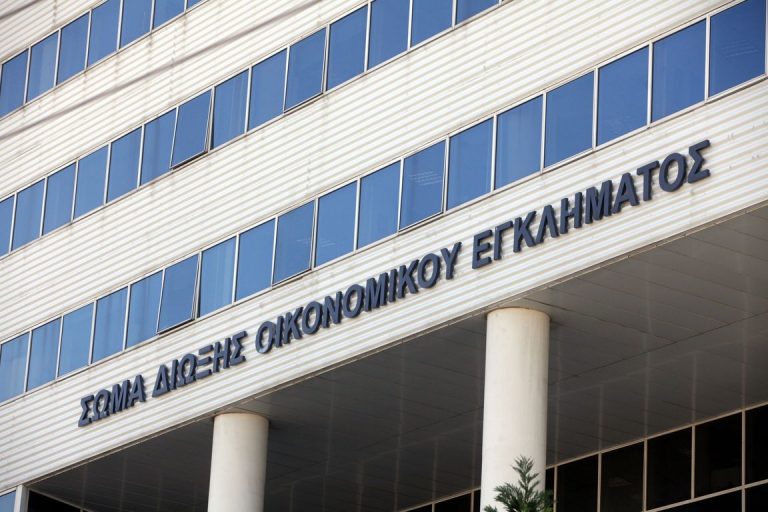 σδοε-κατάσχεσαν-15-εκατομμύριο-cds-και-dvds-στ-171252
