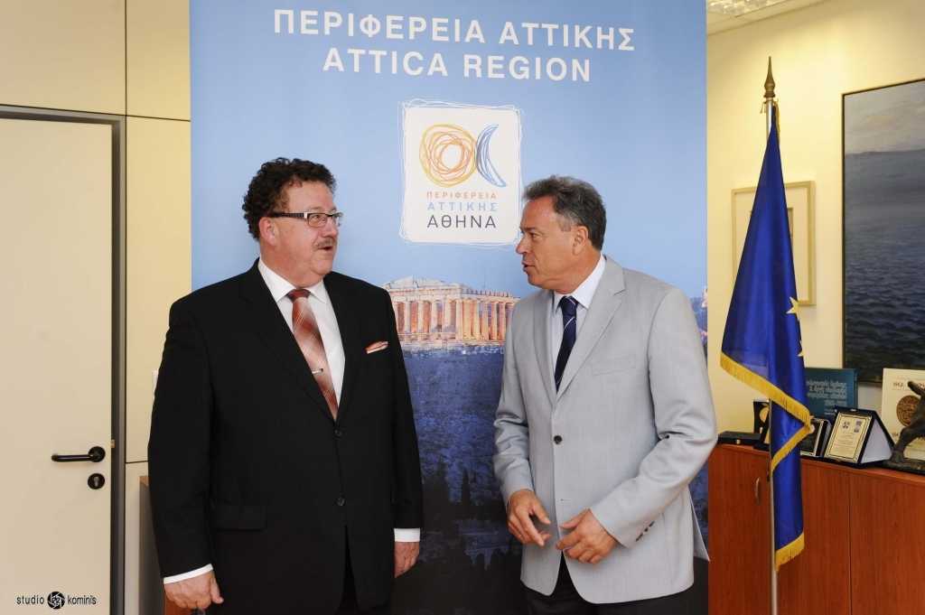 σγουρός-φούχτελ-στο-τραπέζι-η-συνεργα-253832