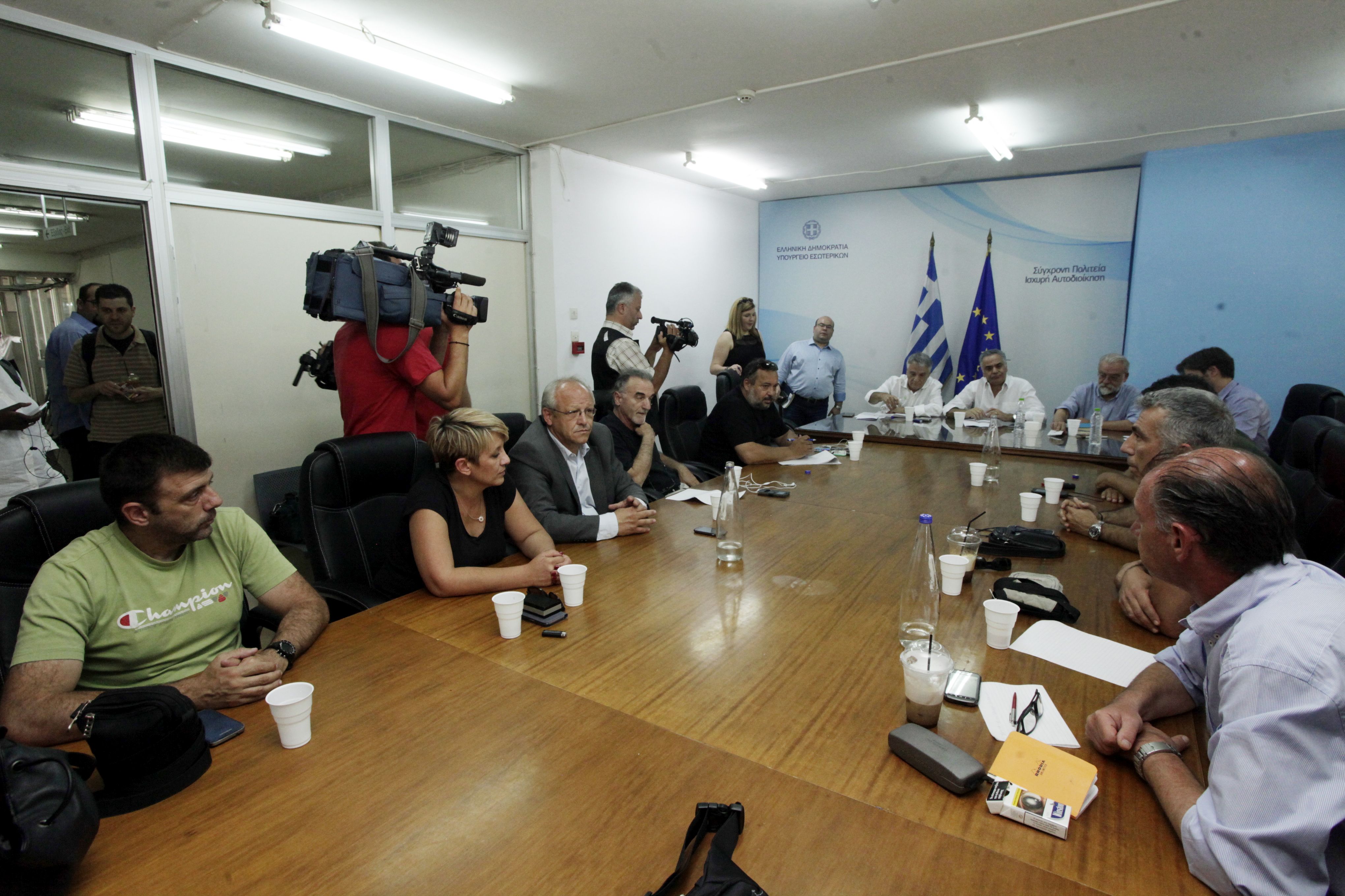 συνδικαλιστές-οτα-απολύονται-10-000-συμβα-32264
