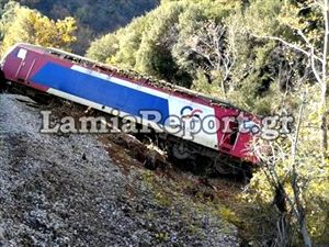 εκτροχιάστηκε-τρένο-στη-γέφυρα-του-γο-97606