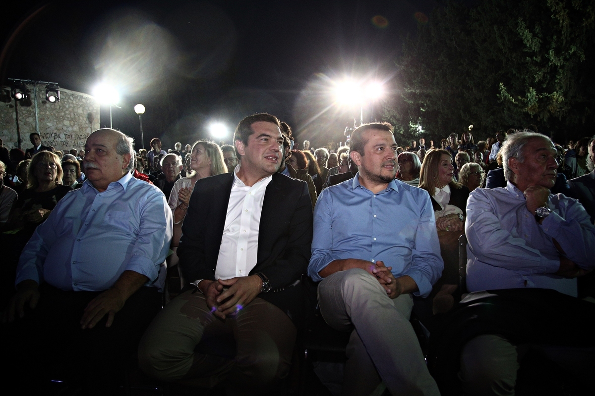 χρίστος-βούζας-συντροφικά-μαχαιρώ-88544