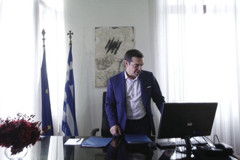 τσίπρας-συνάντηση-με-δημάρχους-και-εξ-73398