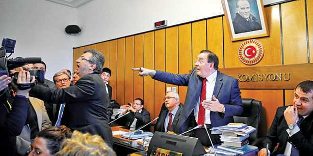 σε-ρινγκ-μετατράπηκε-η-τουρκική-βουλή-235090