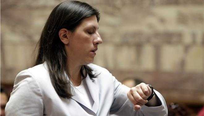 h-ζωή-κωνσταντοπούλου-ποζάρει-για-selfie-μέ-178312